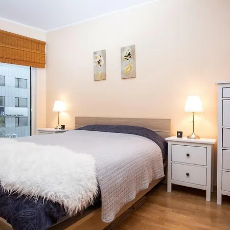 Dream - City Center With Balcony & Parking 아파트